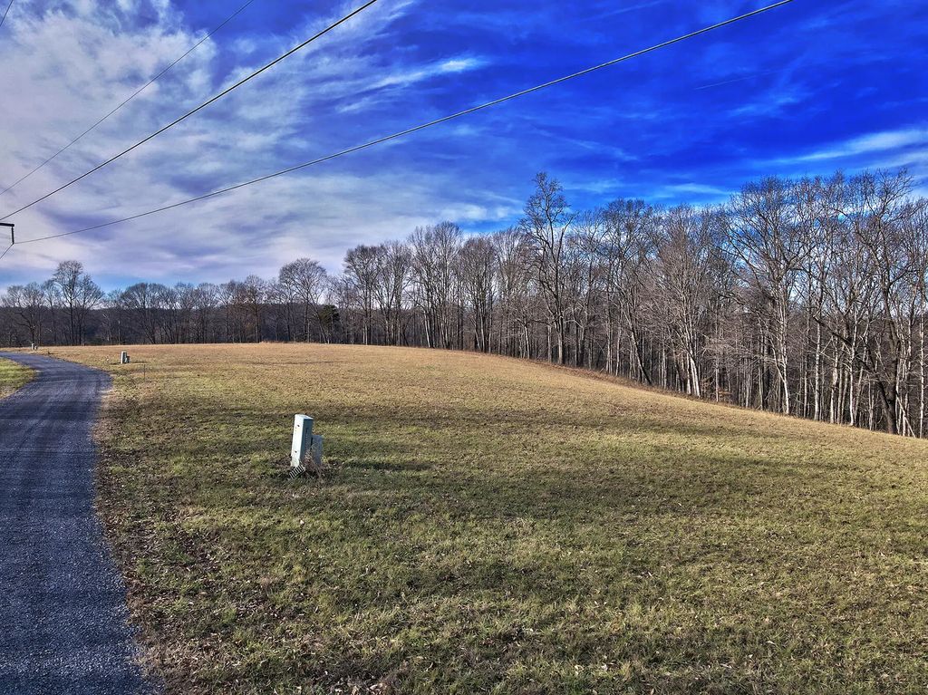 24 Dockery Road, Russell Springs