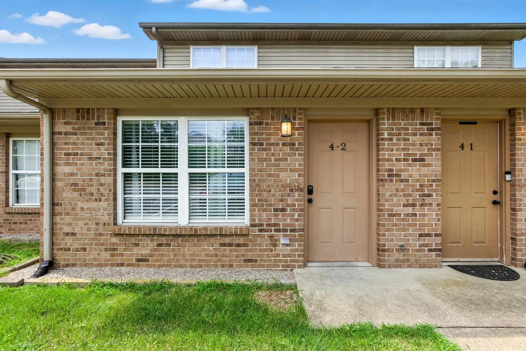 1100 Horsemans Lane 42, Lexington