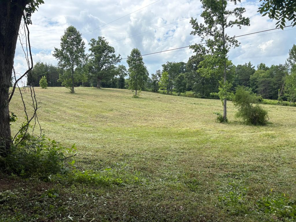 27 Old Chapel Gap School Road, Crab Orchard