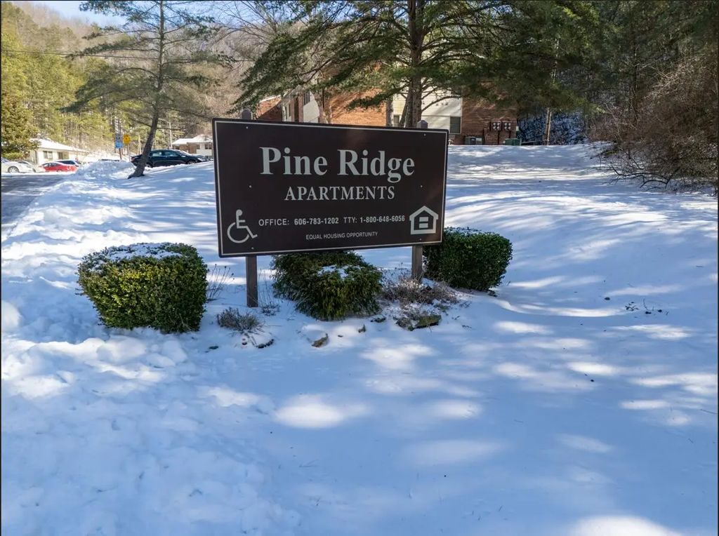 300 Pine Ridge Drive, Morehead