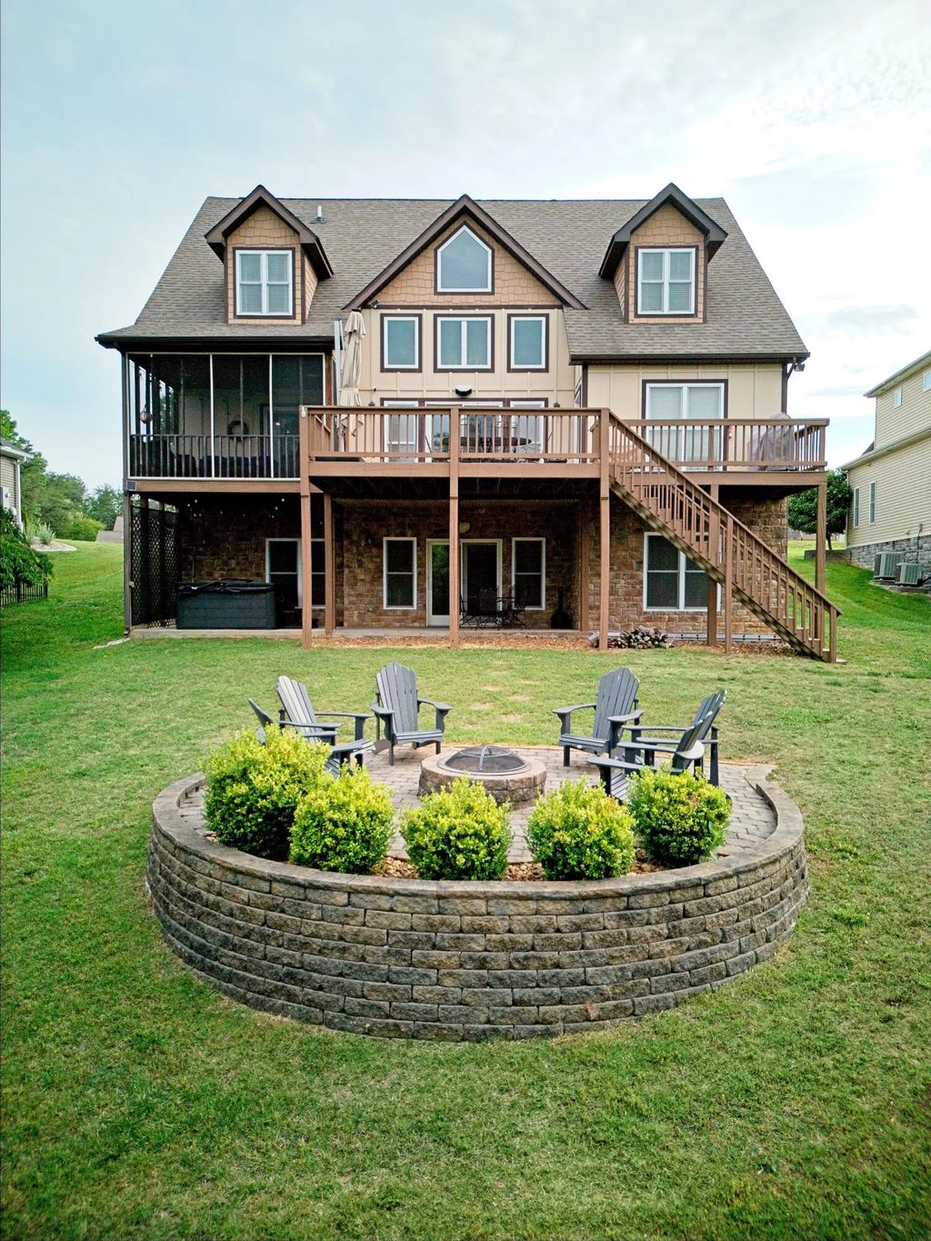155 W Canterbury, Bronston