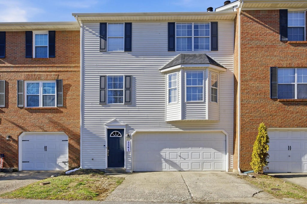 1141 Ashford Lane, Lexington