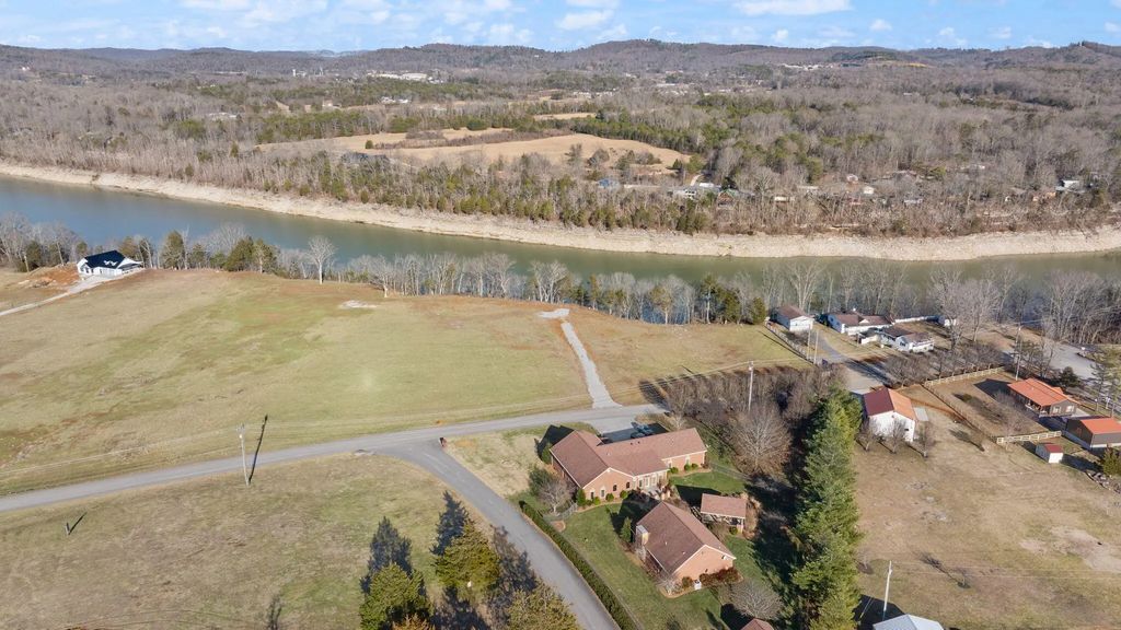1 Colyer Road, Bronston