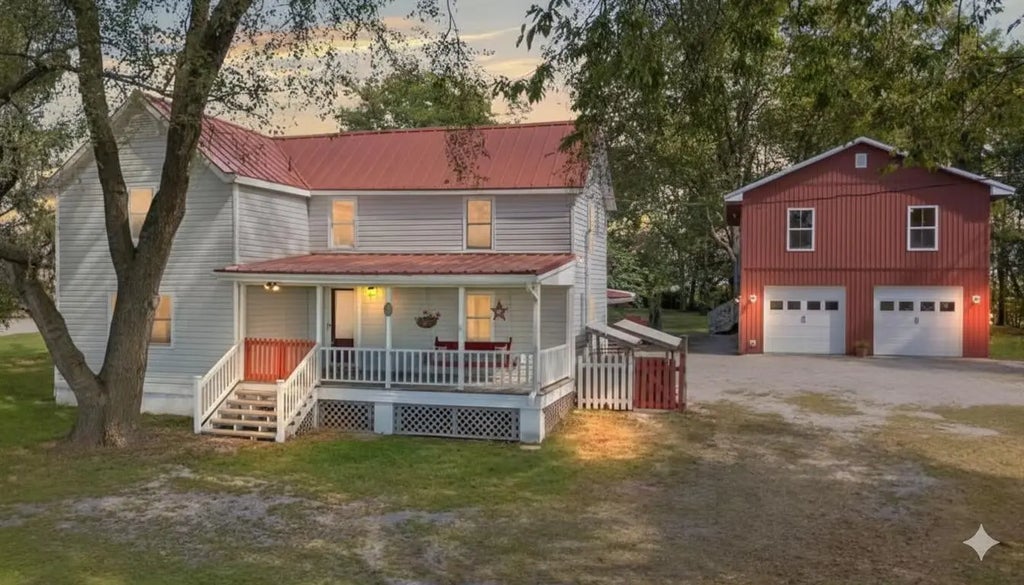 2613 Pine Grove Road, Paris