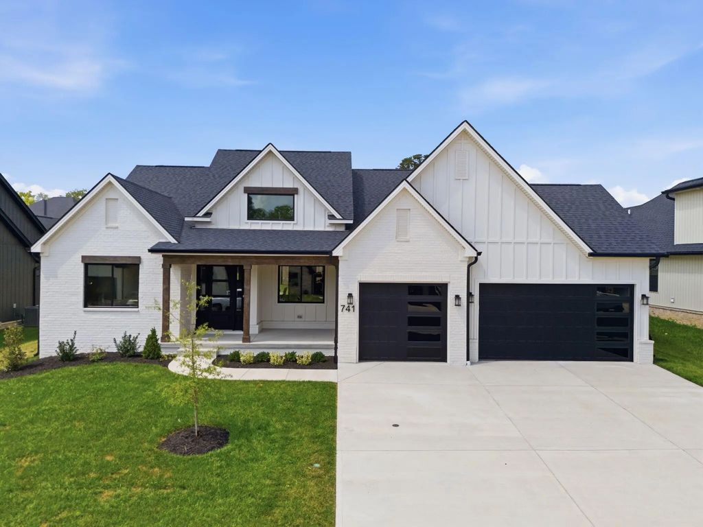 741 Azalea Lane, Versailles