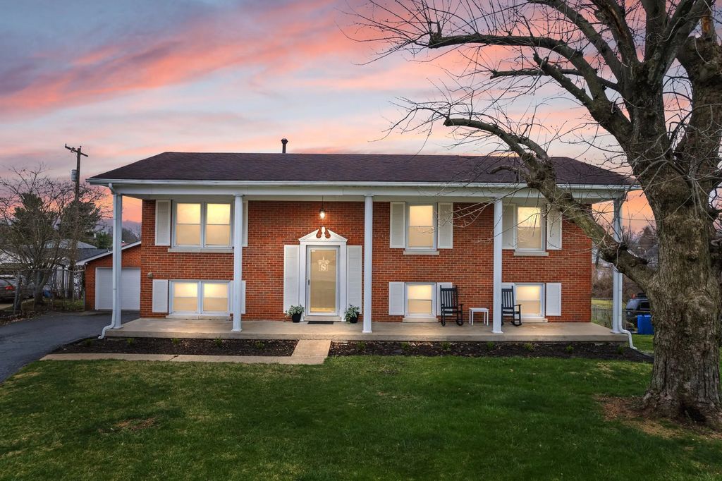 1706 Cameron Court, Lexington