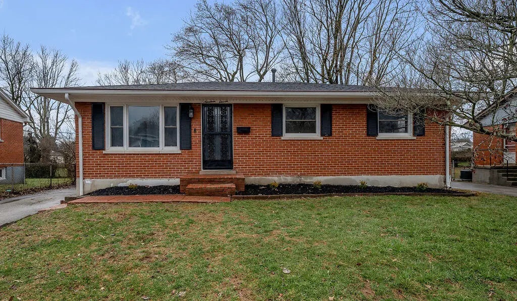 1911 Kingtree Court, Lexington