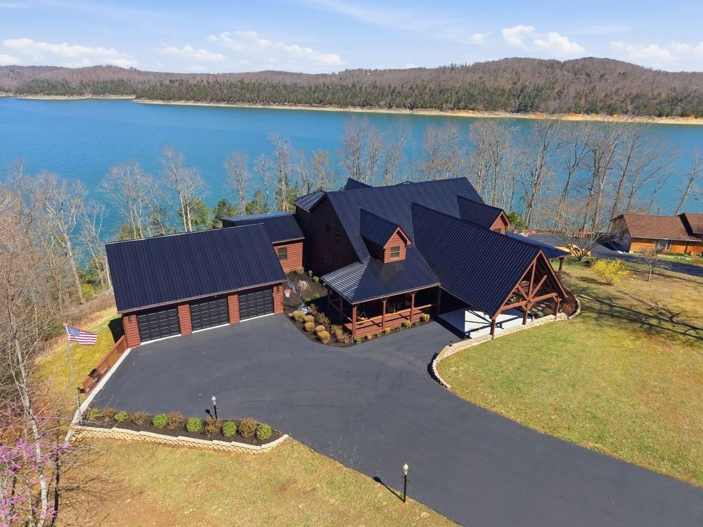 97 Black Walnut Lane, Monticello