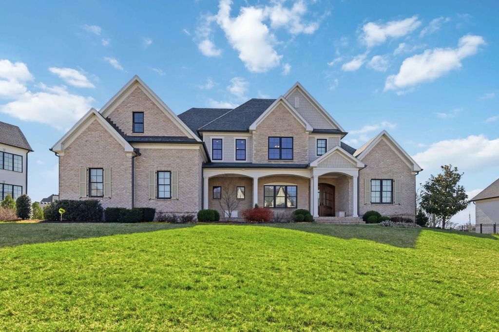 2584 Cayman Heights, Lexington
