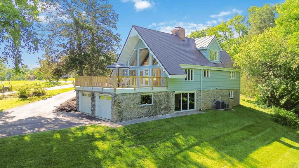159 Lakeshore Drive, Richmond