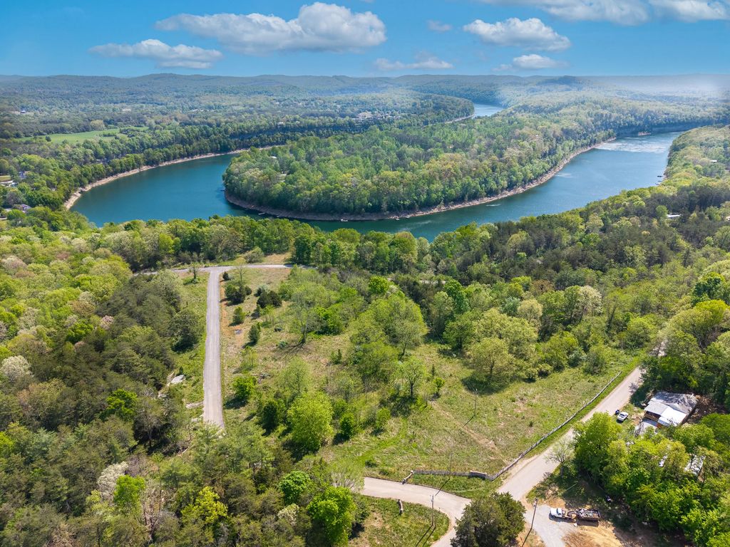 028 Aderholt Road, Bronston