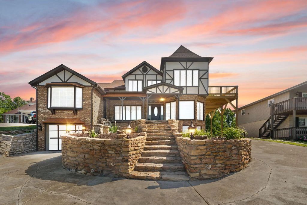 518 W Lakeshore Drive, Burnside