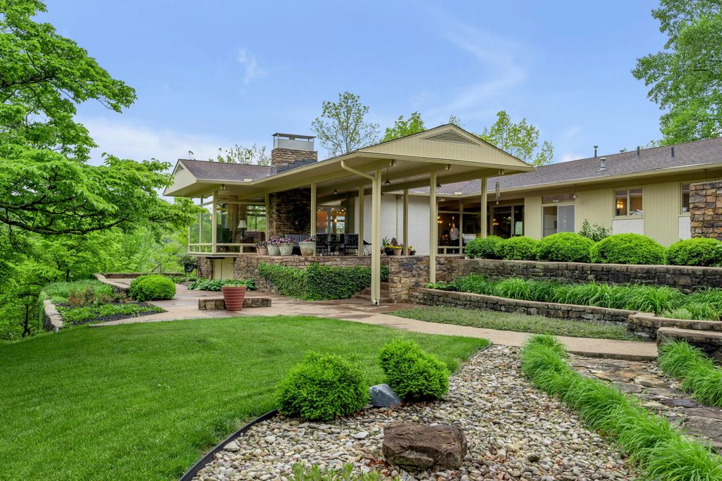 150 Pine Hill Drive, Morehead
