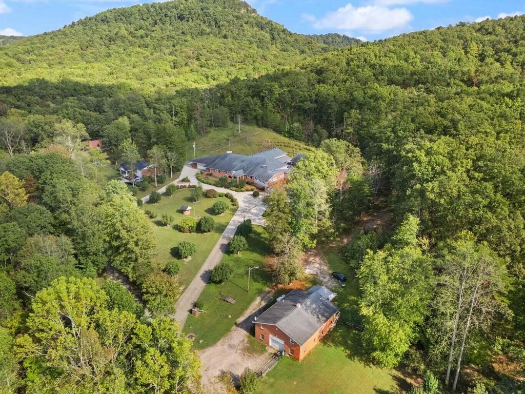 1429 Brush Creek Road, Clay City
