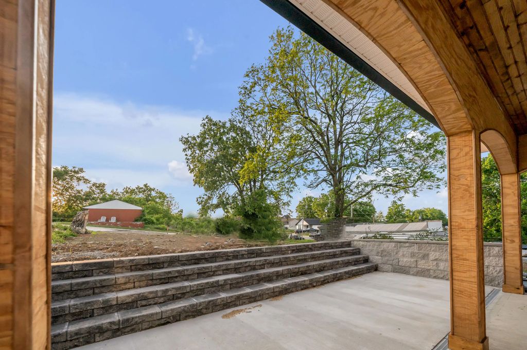 38 N Burns Avenue, Winchester