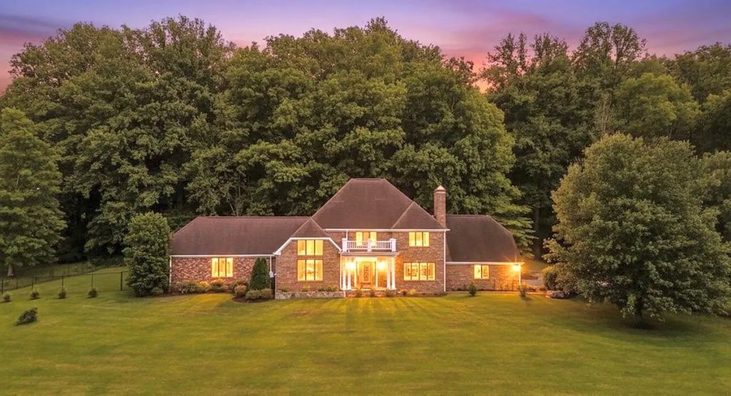 137 Indian Cave Road, Monticello