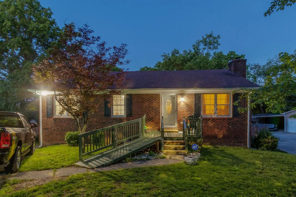 1517 Kelly Circle, Lexington