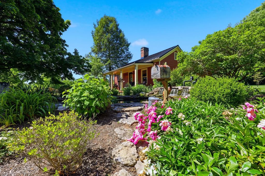 755 Delaney Ferry Road, Versailles