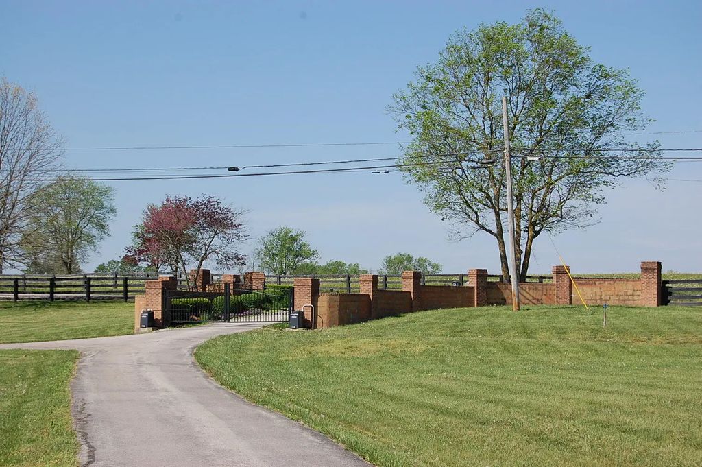 2525 Clintonville Road, Paris