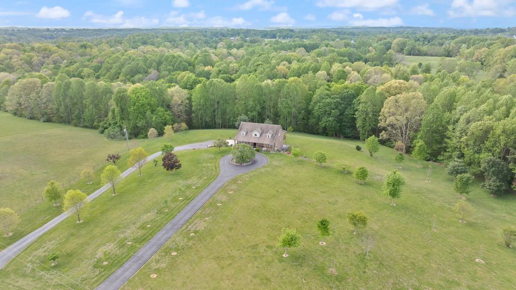 556 Murphy Lane, Jamestown