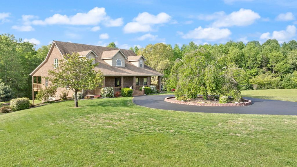 556 Murphy Lane, Jamestown