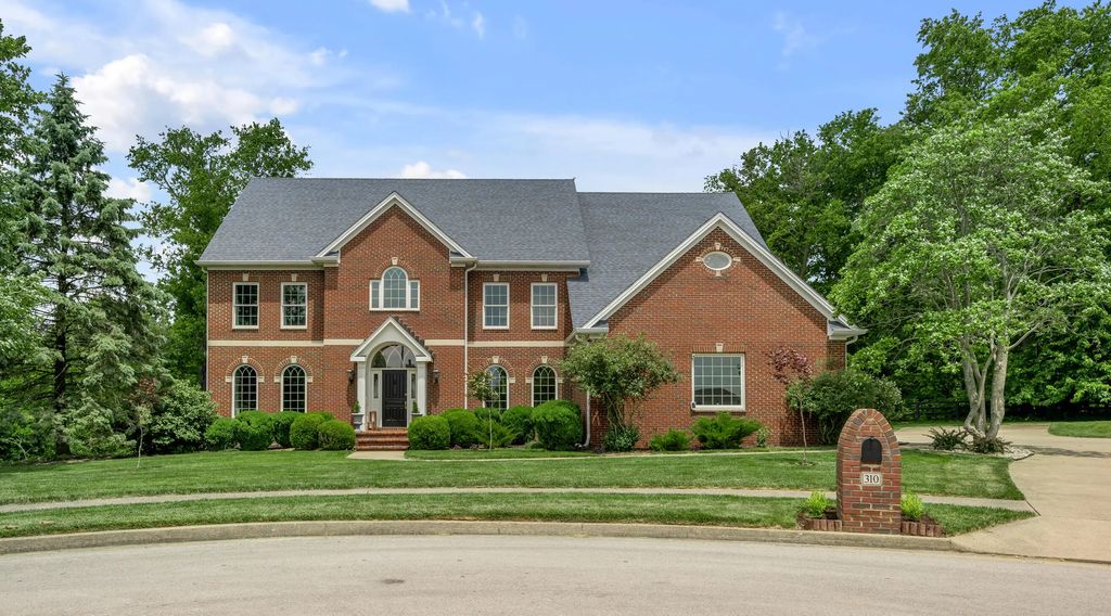 310 Ironwood Circle, Paris