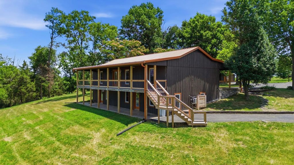 535 Twin Lakes Drive, Lancaster