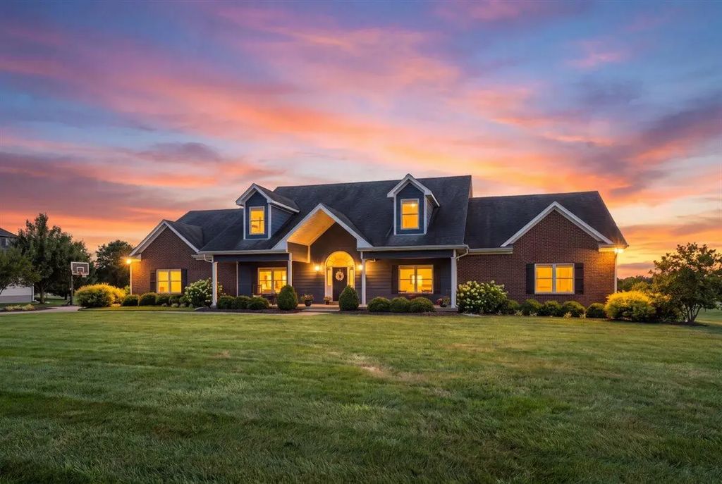 210 Colonial Drive, Versailles