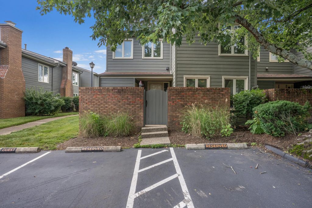 2140 Fort Harrods Drive 36, Lexington