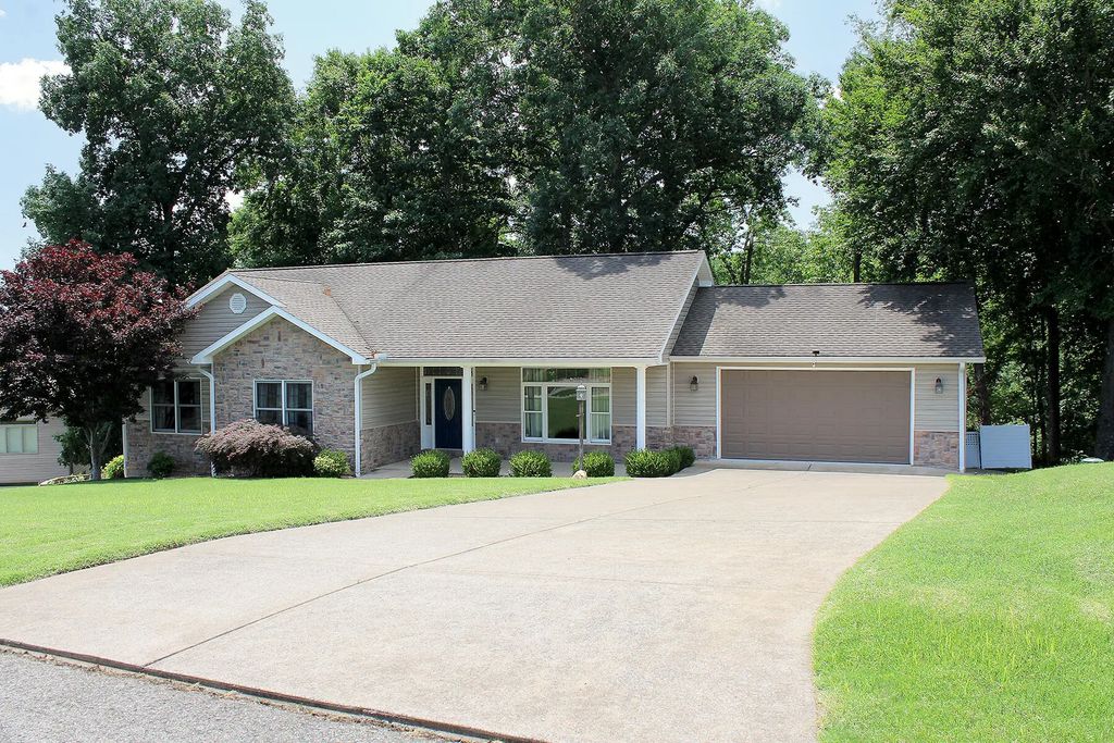 267 Sun Hill Circle, Cadiz