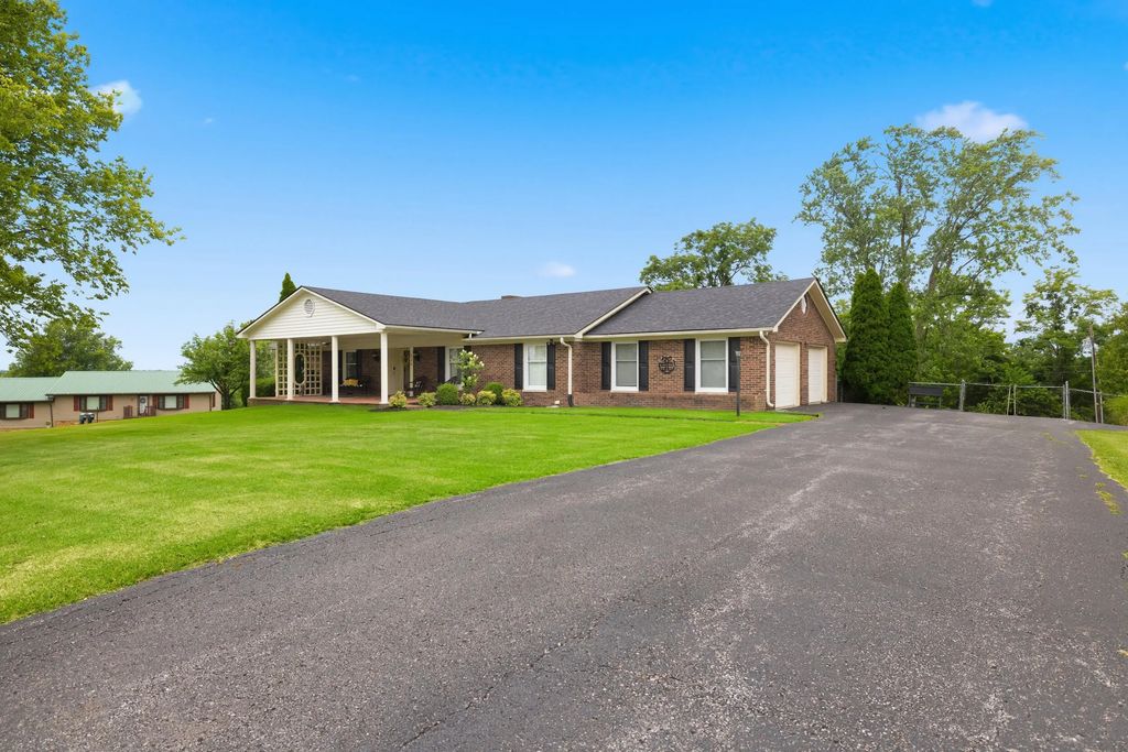 219 Adams Lane, Harrodsburg