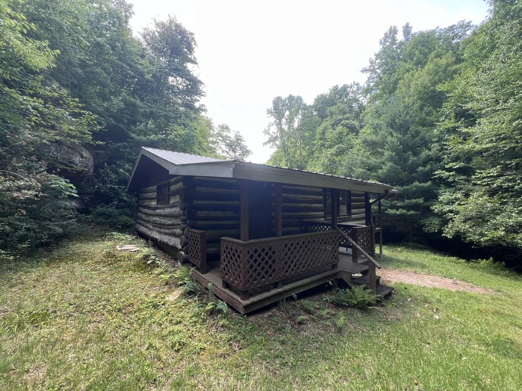 207 Jim Hollow Road, Pineville