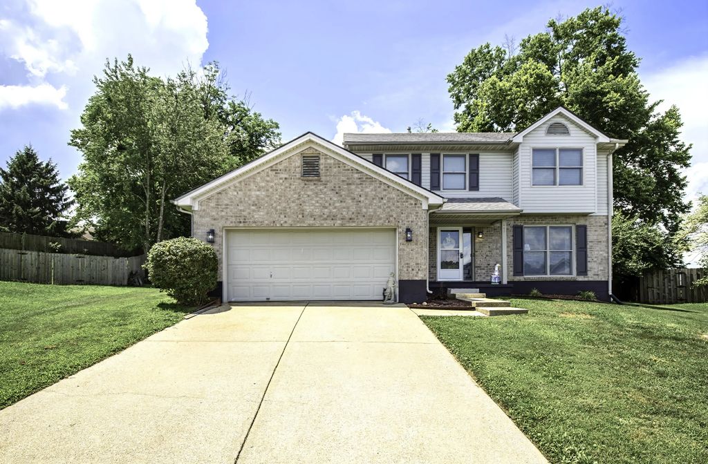 407 Sweetbay Court, Versailles