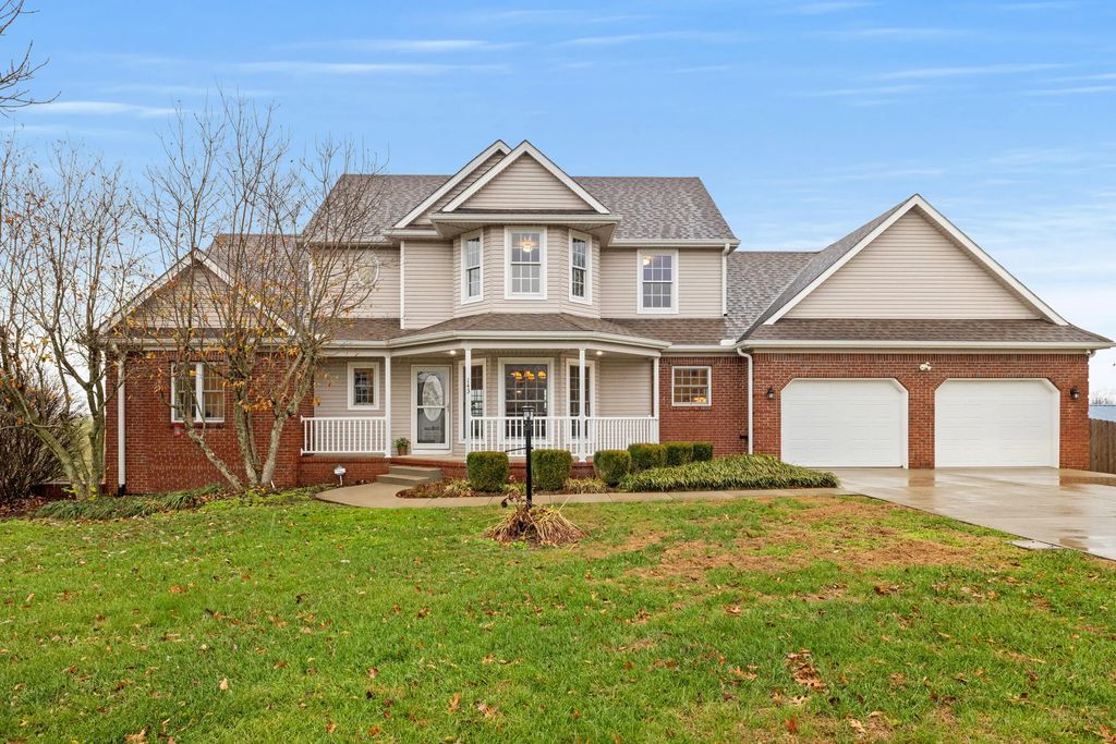 143 Royalty Drive, Lancaster