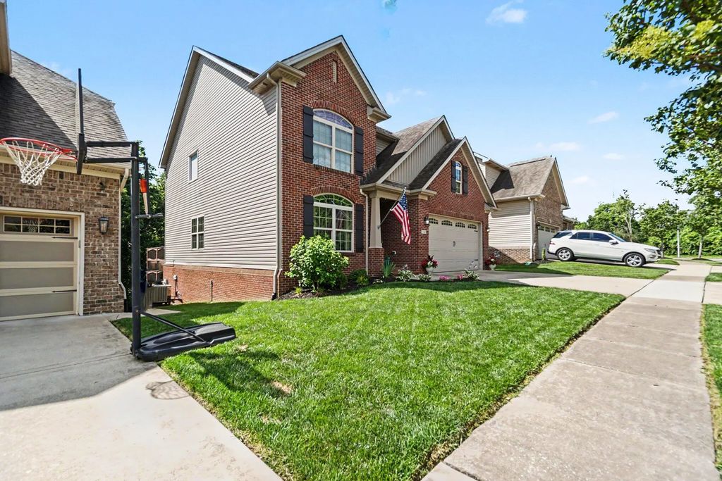 1748 Sandhurst Cove, Lexington