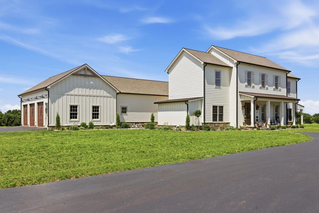 8501 Moore Road, Paducah