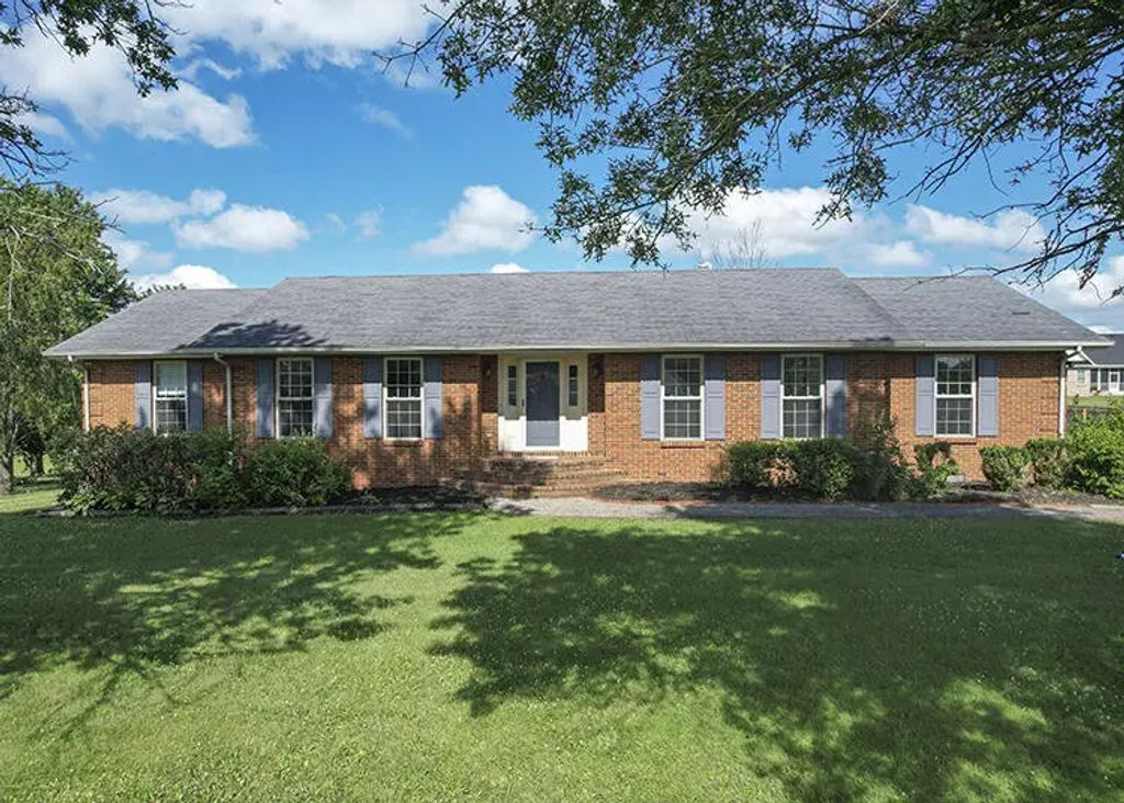 923 Meadow Lane, Harrodsburg