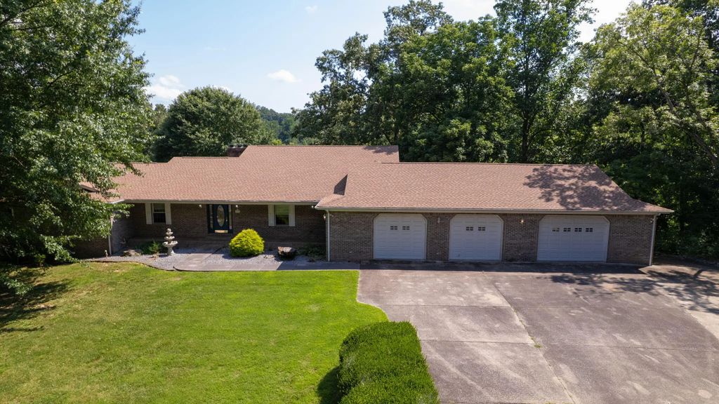 839 Summit Point, Cadiz