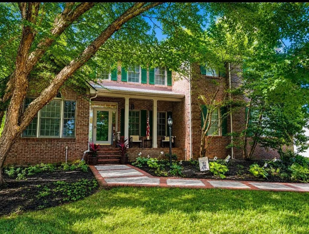 118 Whispering Woods Drive, Richmond
