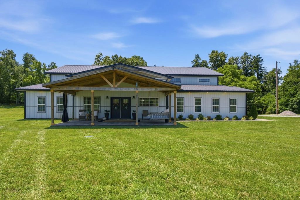 3776 Kentucky 790, Bronston
