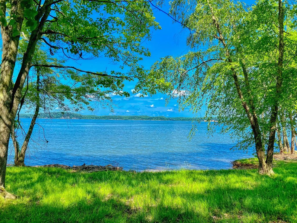 284 A Lakeshore Drive, New Concord