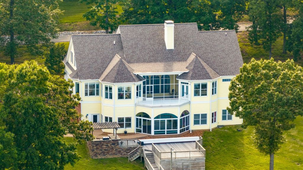 129 Wayne Circle, New Concord