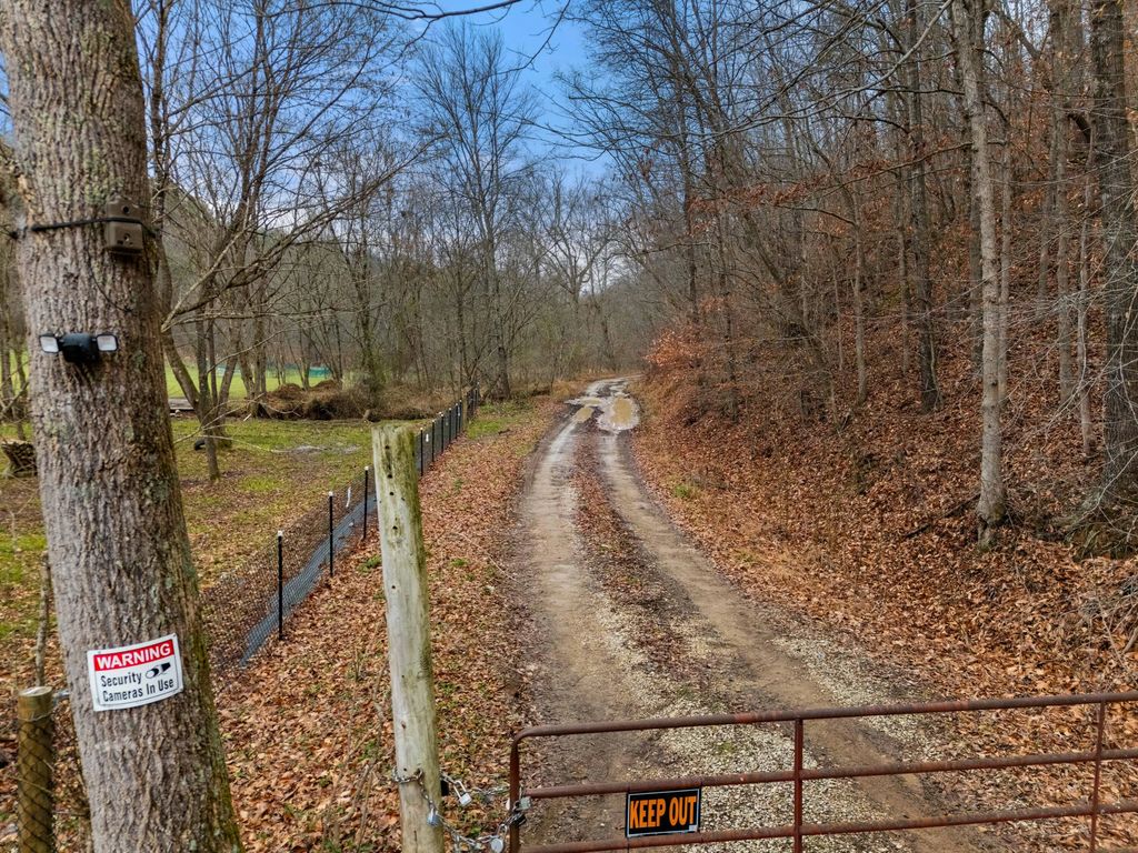 111 Baker Creek Road, Manchester