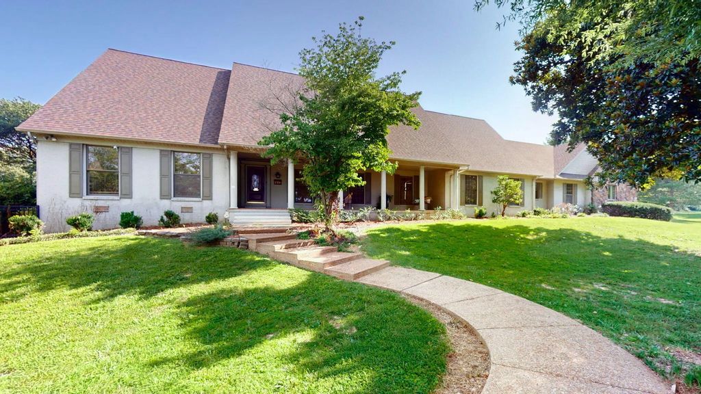 1609 Greenbriar Drive, Murray