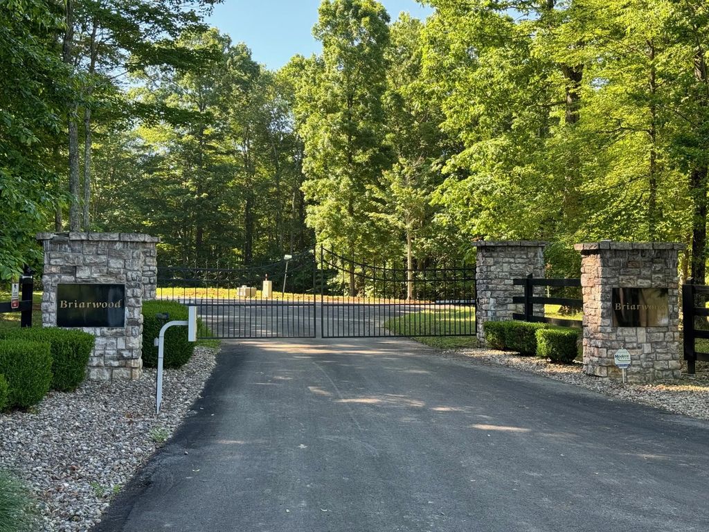 4 Village Court, Russell Springs