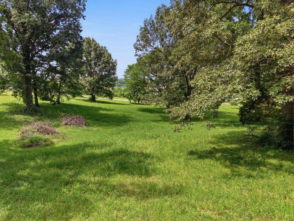 425 Paris Road Address For Location Purposes, Calvert City