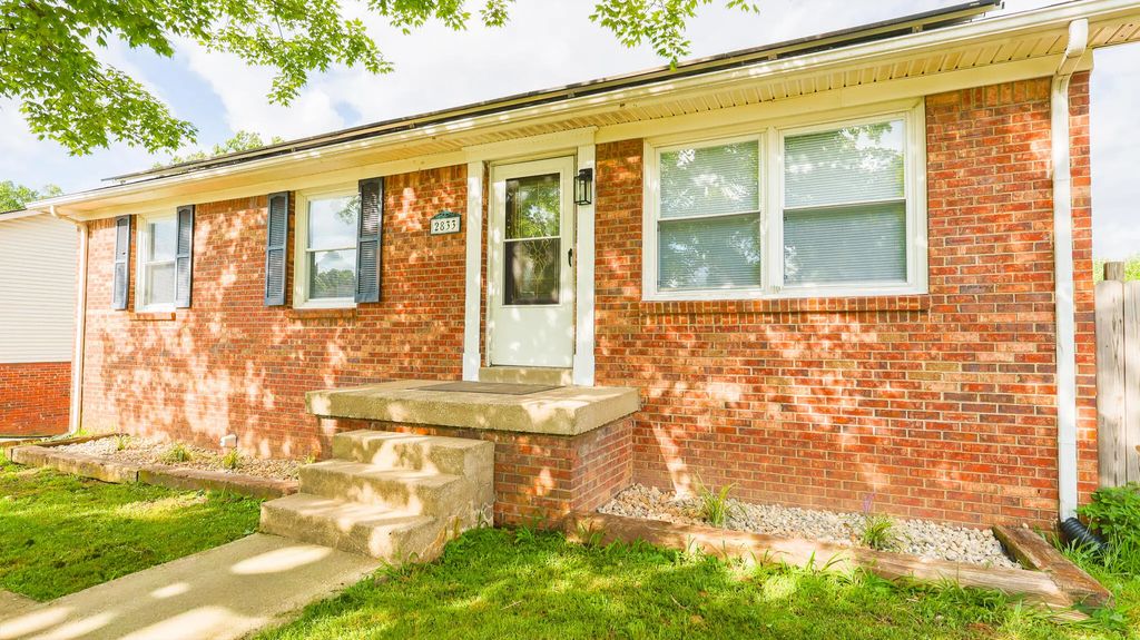 2833 Winter Garden, Lexington