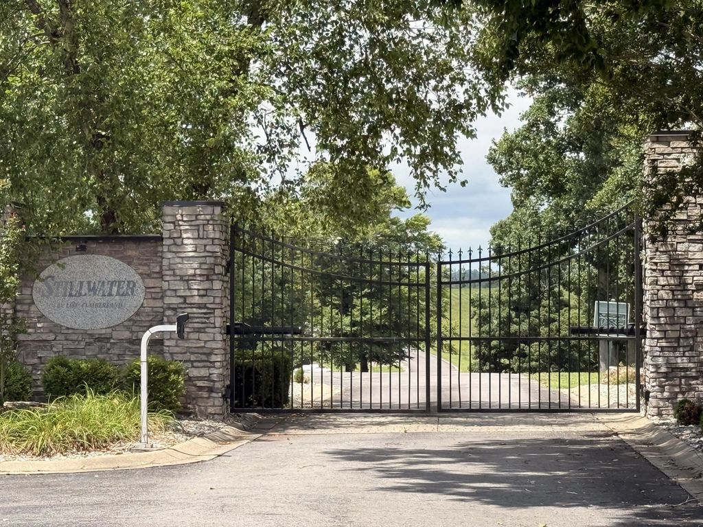 219 Stillwater Boulevard, Russell Springs