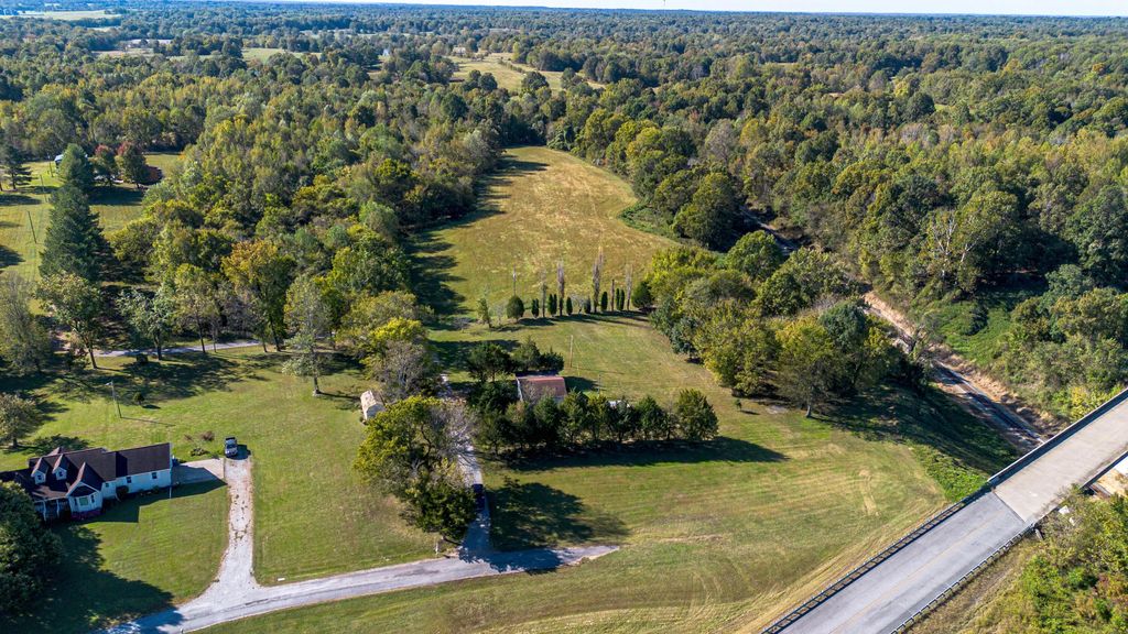 252 County Rd 1228, Arlington
