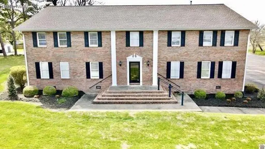 1105 State Route 121 N, Murray